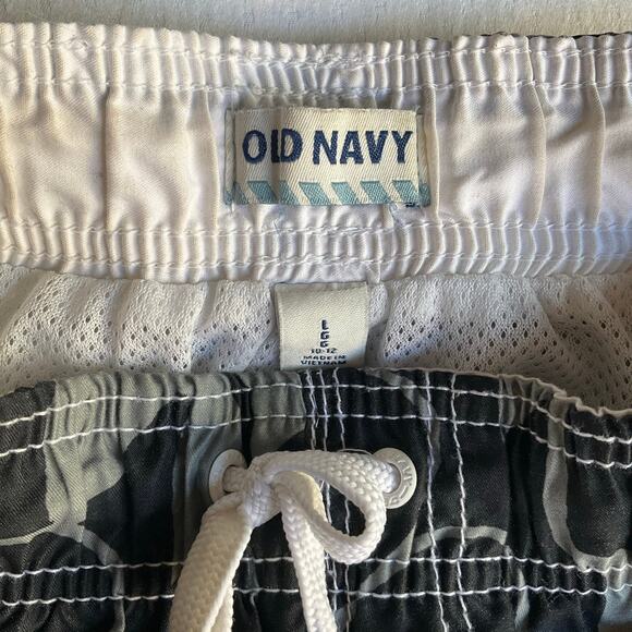 Old Navy Men’s Swimming Trunks size L, Gray Aloha Floral - Picture 7 of 10